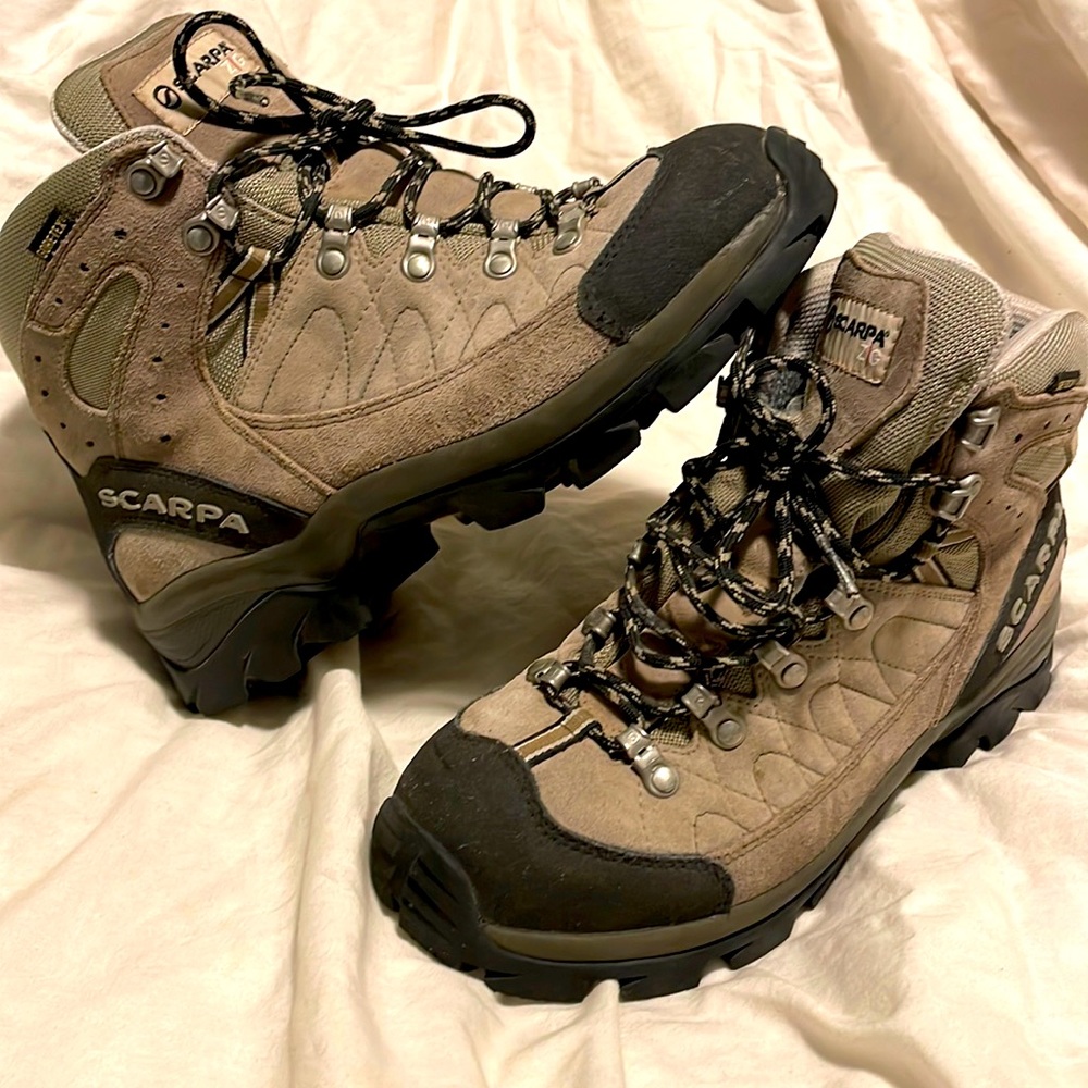 Scarpa hiking/outdoor Boots! Very comfy